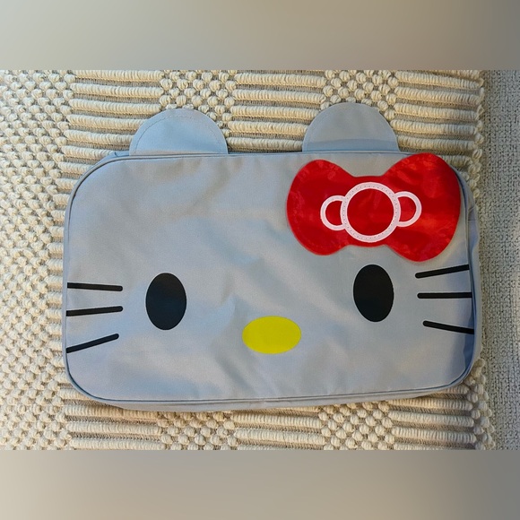 Hello Kitty Duffel Bag 20x12” NEW-Please Specify The Color You Would Like!🩷 - Picture 6 of 10